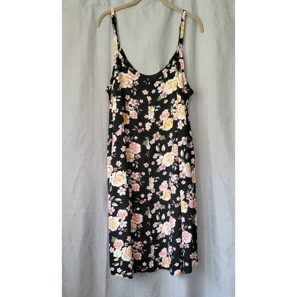 torrid Dresses & Skirts - Floral Strapped Summer Torrid Dress